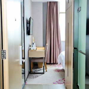 Room Mainland Chinese Citizens